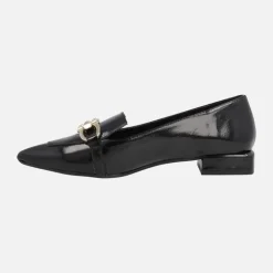 Mocasines de Charol con adorno metálico y copete