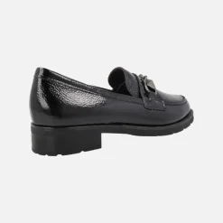 Mocasines de charol con adorno metálico
