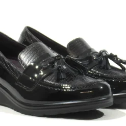 Mocasines de charol con borlas para mujer
