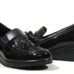 Mocasines de charol con borlas para mujer