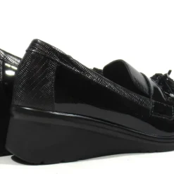 Mocasines de charol con borlas para mujer