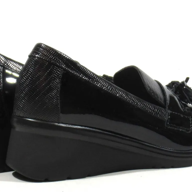 Mocasines de charol con borlas para mujer