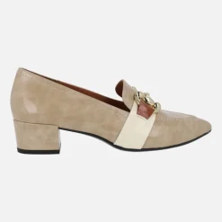 Mocasines de charol con tacón bajo y adorno metálico Allen