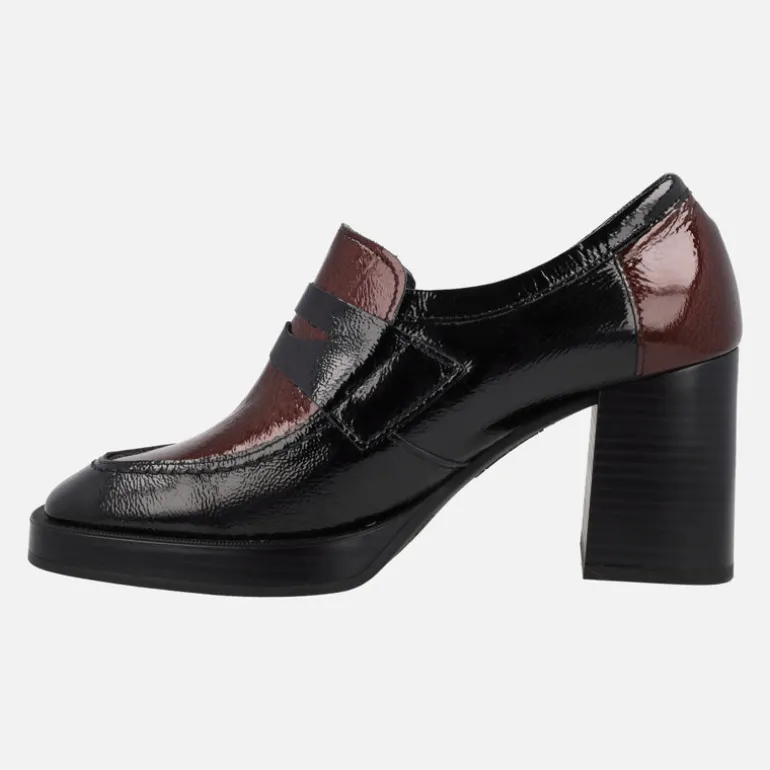 Mocasines de charol con tacón y plataforma en combinado negro - burdeos