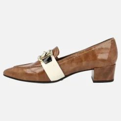 Mocasines de charol con tacón bajo y adorno metálico Allen