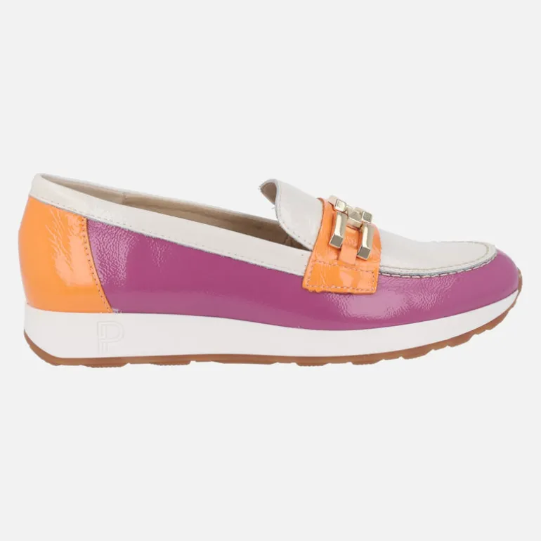 Mocasines de charol en combinado tricolor con cadena