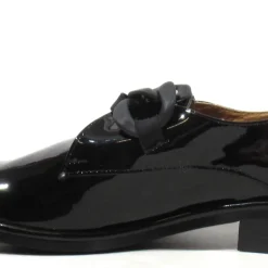 Mocasines de charol negro con adorno de cadena Ylera