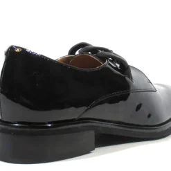 Mocasines de charol negro con adorno de cadena Ylera