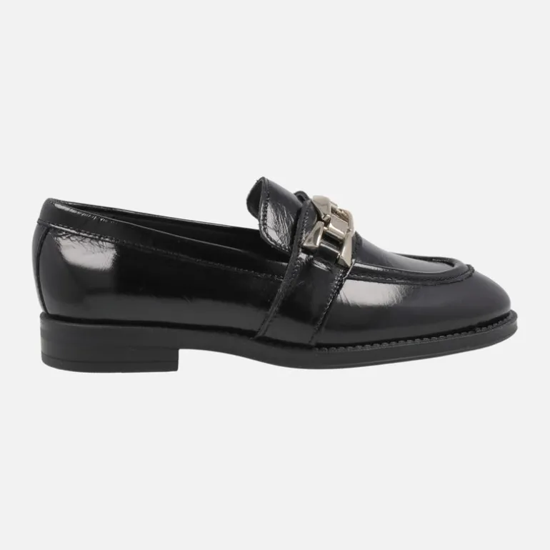 Mocasines de charol New Mimi con adorno de cadena
