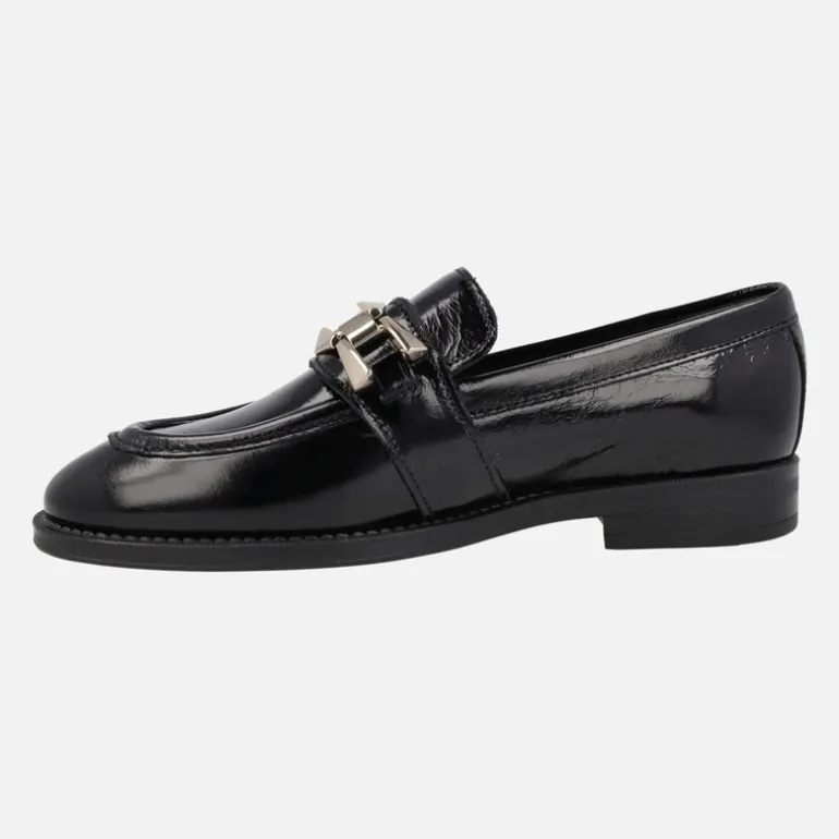 Mocasines de charol New Mimi con adorno de cadena