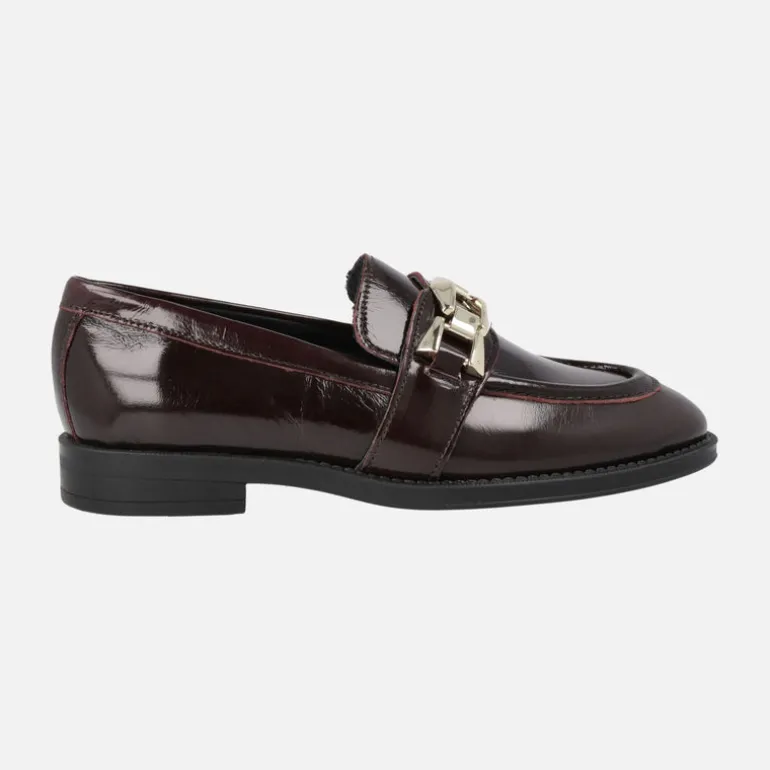 Mocasines de charol New Mimi con adorno de cadena