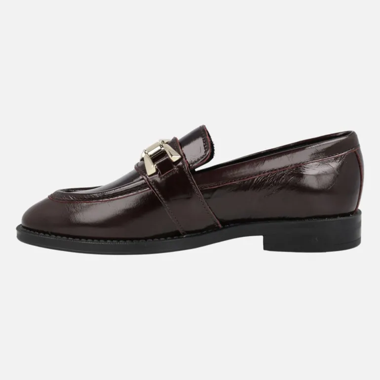 Mocasines de charol New Mimi con adorno de cadena