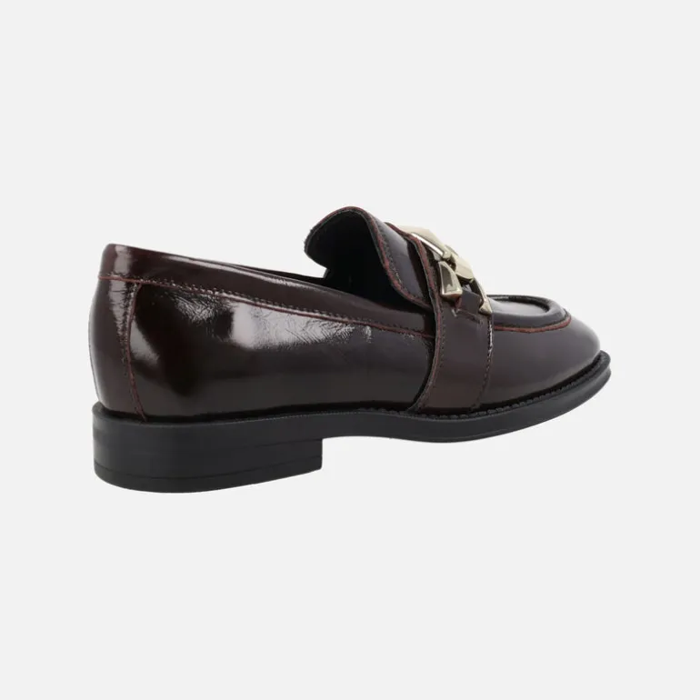 Mocasines de charol New Mimi con adorno de cadena