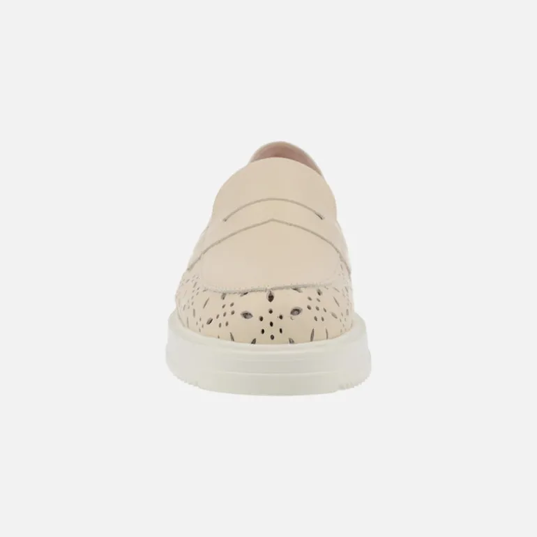 Mocasines de piel beige con dibujos troquelados y antifaz