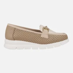 Mocasines de piel combinados con picados y adorno metálico