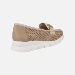 Mocasines de piel combinados con picados y adorno metálico