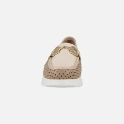 Mocasines de piel combinados con picados y adorno metálico