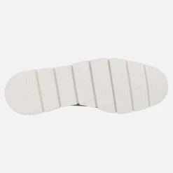 Mocasines de piel combinados con picados y adorno metálico
