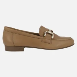 Mocasines de piel con adorno metálico