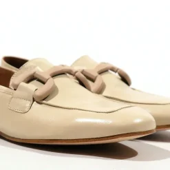 Mocasines de piel con adorno de pasta al tono para mujer
