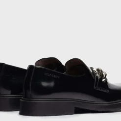 Mocasines de piel con adorno de cadena para mujer