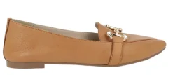 Mocasines de piel con adorno metálico dorado