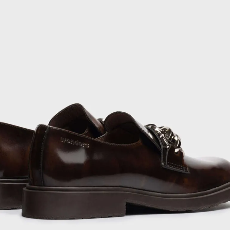 Mocasines de piel con adorno de cadena para mujer