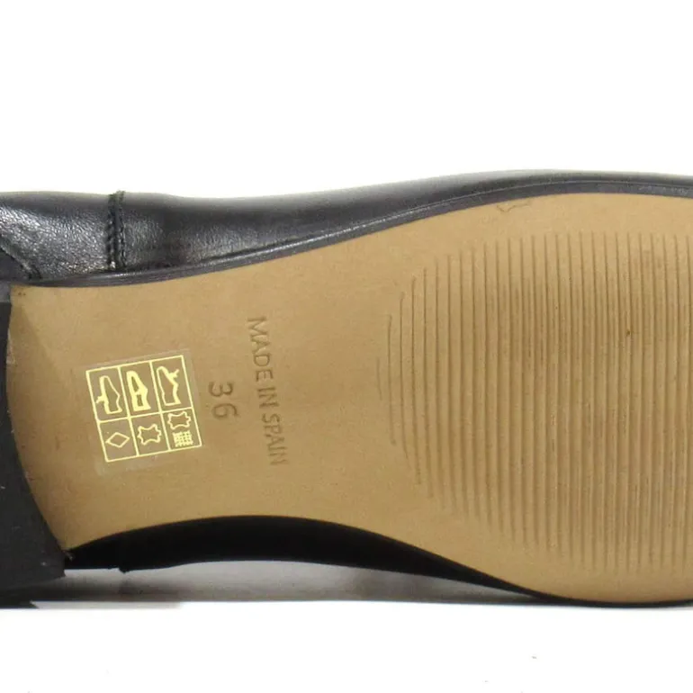 Mocasines de piel con cadena para mujer