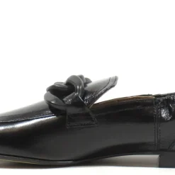 Mocasines de piel con cadena para mujer