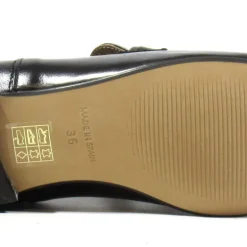 Mocasines de piel con cadena para mujer