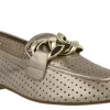 Mocasines de piel con calados y adorno de cadena