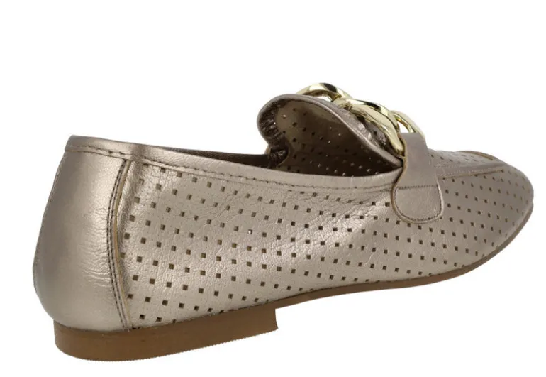 Mocasines de piel con calados y adorno de cadena