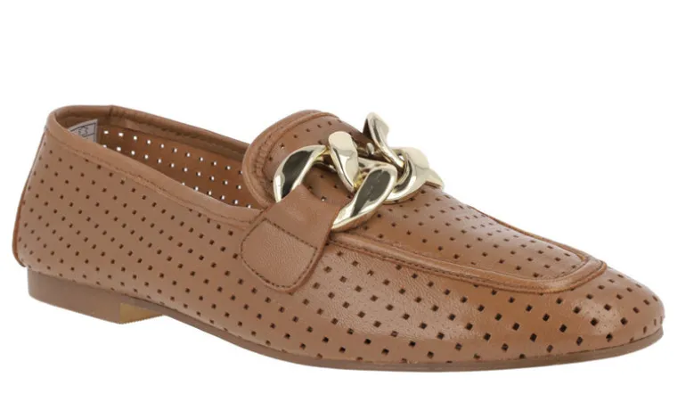 Mocasines de piel con calados y adorno de cadena