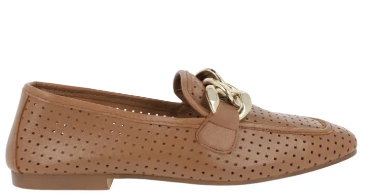 Mocasines de piel con calados y adorno de cadena