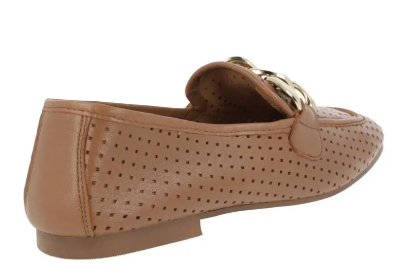 Mocasines de piel con calados y adorno de cadena