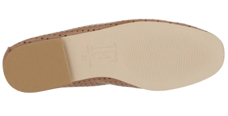 Mocasines de piel con calados y adorno de cadena