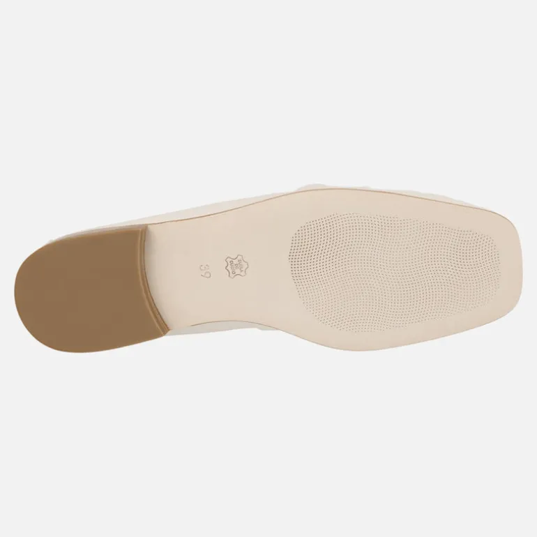 Mocasines de piel con fruncidos y adorno metálico Belize