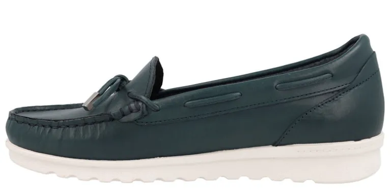 Mocasines de piel estilo náuticos con adorno de lazo