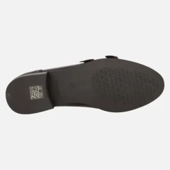 Mocasines de piel para mujer con hebillas y tachuelas