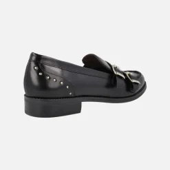 Mocasines de piel para mujer con hebillas y tachuelas