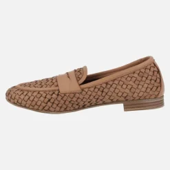 Mocasines de piel trenzada color camel con adorno de antifaz