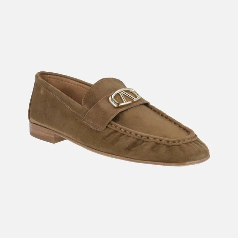 Mocasines de serraje con fruncidos y adorno metálico Belize
