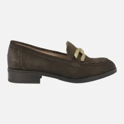 Mocasines de serraje con adorno metálico dorado