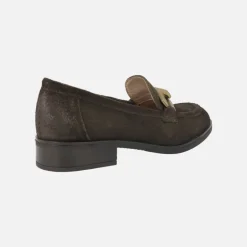 Mocasines de serraje con adorno metálico dorado