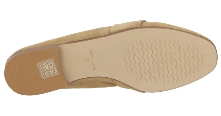 Mocasines de serraje para mujer con adorno metálico