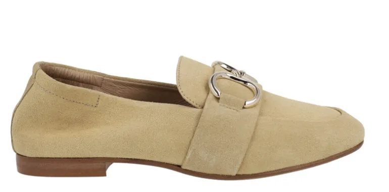 Mocasines de serraje para mujer con adorno metálico