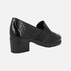 Mocasines de tacón en piel acharolada con grabado serpiente