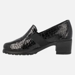 Mocasines de tacón en piel acharolada con grabado serpiente
