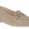 Mocasines destalonados para mujer en ante beige con adorno metálico