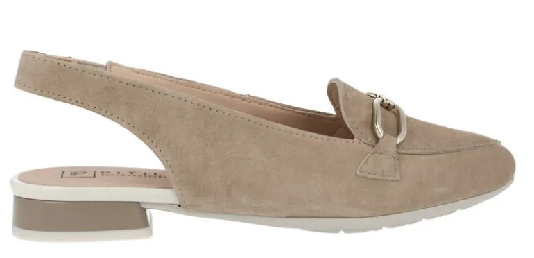Mocasines destalonados para mujer en ante beige con adorno metálico